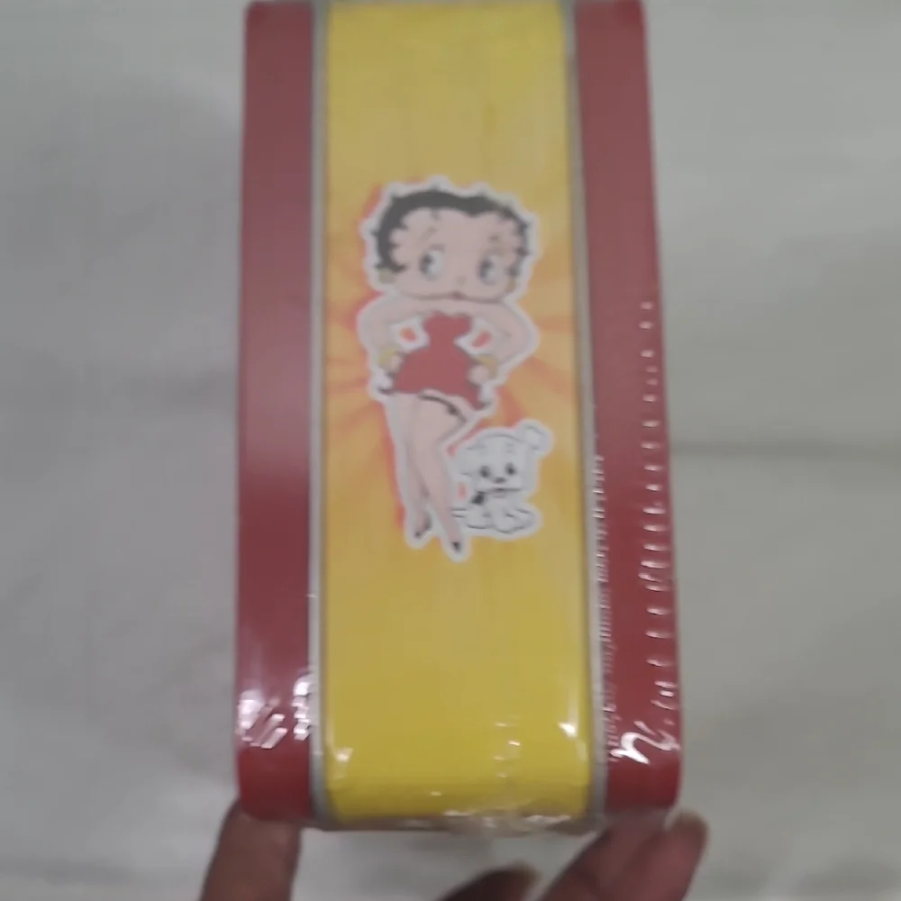 Vintage Betty Boop Red and Yellow Kids Lunch Box With DVDS Inside. - Picture 4 of 7